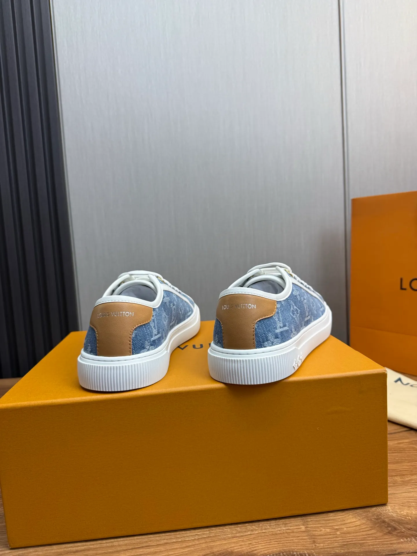 Men's shoes 💰600💰 LV. Hot sale at the counter 🔥Couple canvas shoes 👩‍❤️‍👨 Official website synchronization, original brand printed fabric + original original sole, 36-45 (40 for women, 38.45 for men, custom-made, non-refundable)